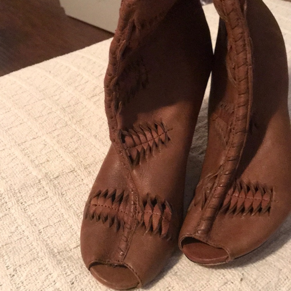 Leather peep toe healed booties